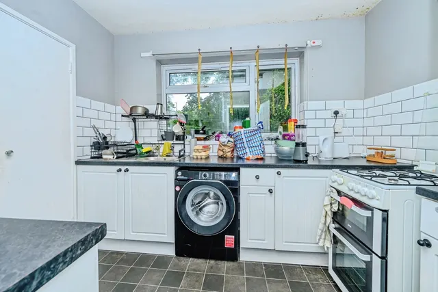 Photo 3 — Selbourne Road, LUTON, Bedfordshire, LU4