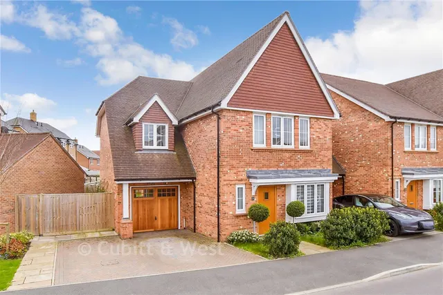 Lorimer Avenue, Cranleigh, GU6, photo 1