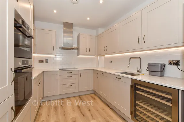 Lorimer Avenue, Cranleigh, GU6, photo 2