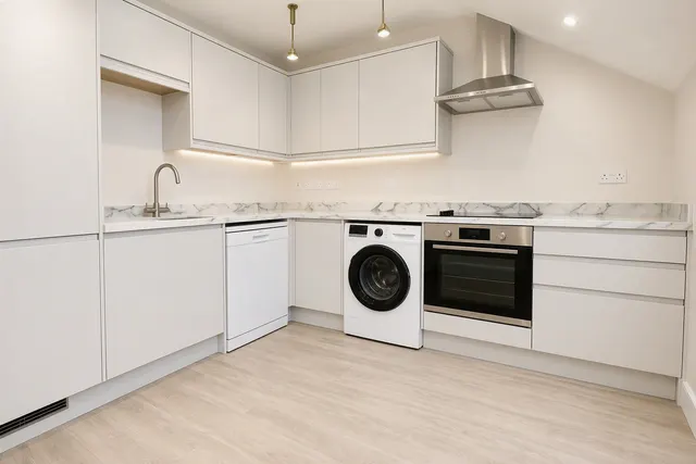 London Road, Redhill, RH1, photo 3