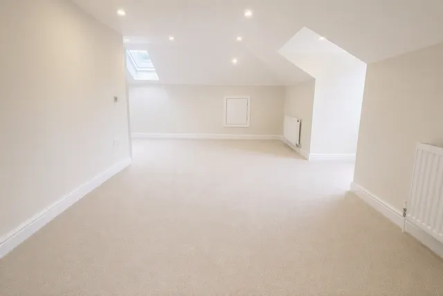 London Road, Redhill, RH1, photo 2