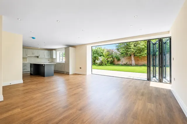 Harriotts Lane, Ashtead, KT21, photo 2
