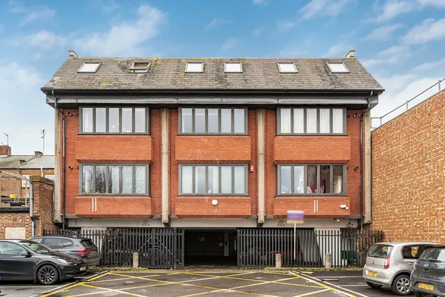 Guildford Street, Chertsey, KT16, photo 1