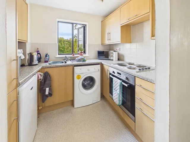 1 bedroom flat, Hanstone Close, Cirencester