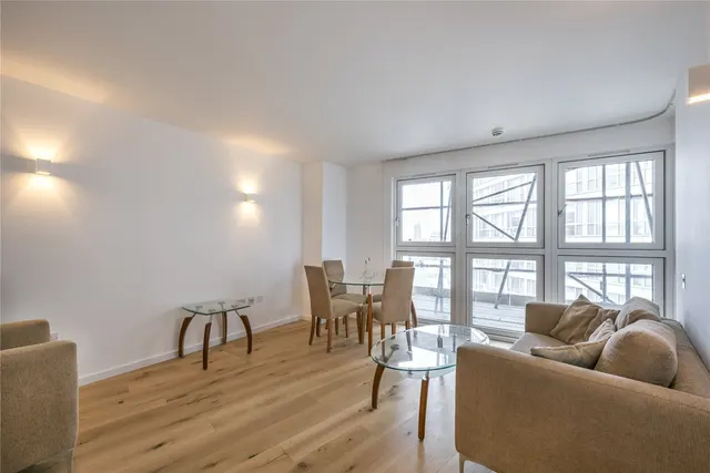 Fairmont Avenue, London, E14, photo 1