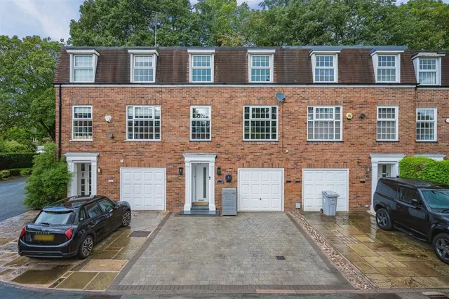 Curzon Mews, Wilmslow, photo 1