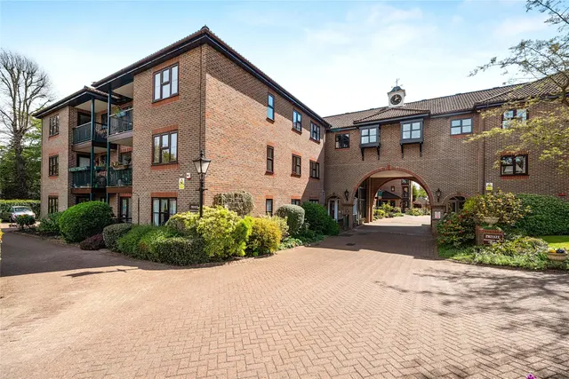 Wraymead Place, Surrey, Wray Park Road, RH2 0EF, photo 1