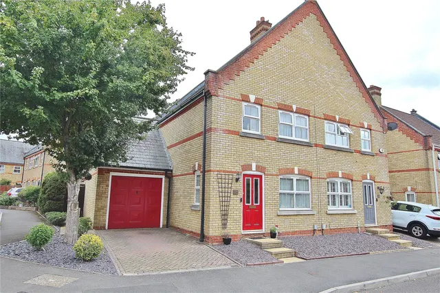 Brushfield Way, Knaphill, GU21, photo 1