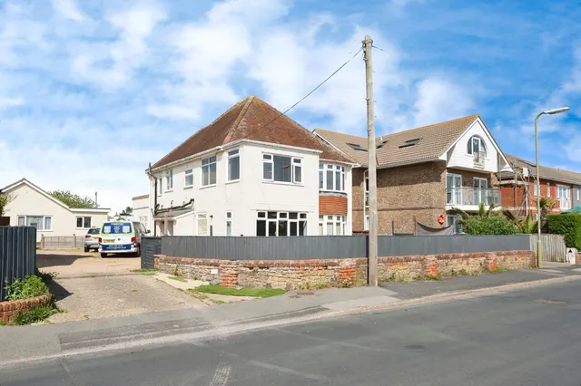 Southwood Road, Hayling Island, PO11, photo 1