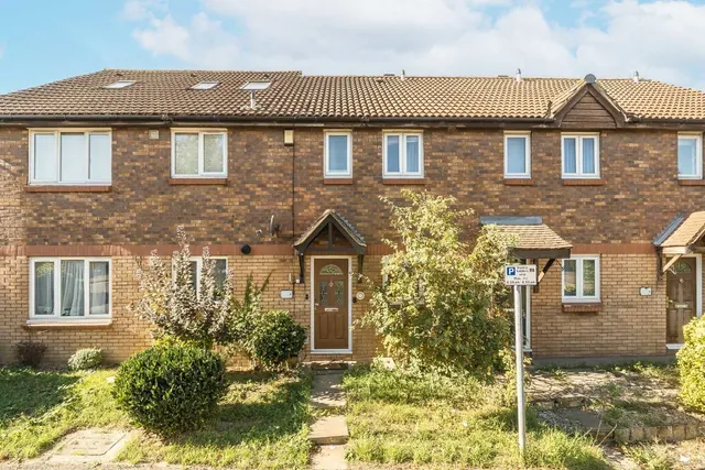 Keats Close, SW19, photo 1