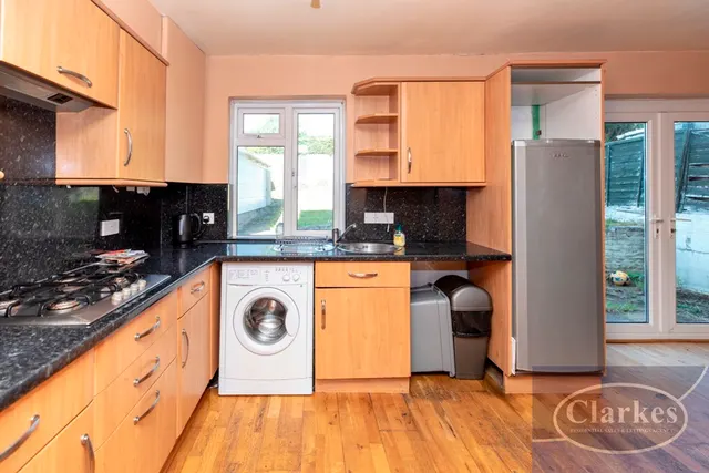 Astbury Avenue, Wallisdown, photo 3