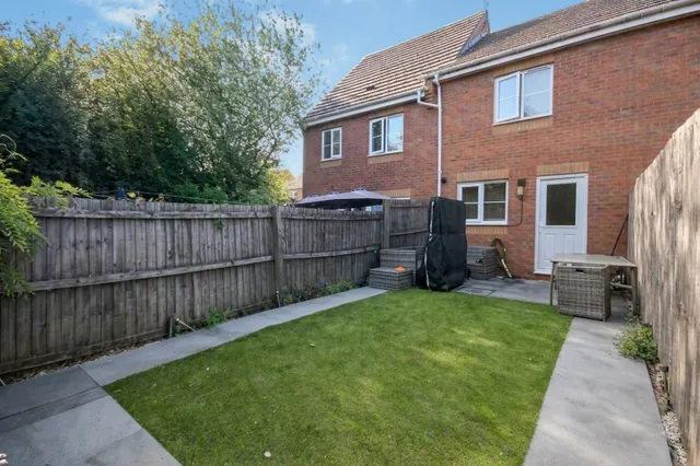 Photo 2 — Forsythia Close, Bedworth, Warwickshire, CV12