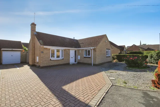 Field Rise, Yaxley, PE7, photo 1