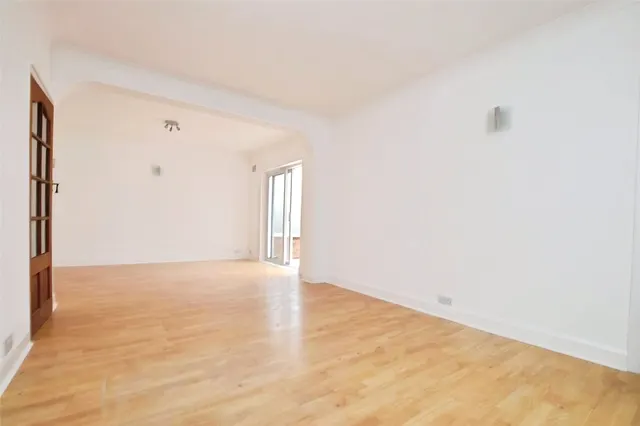 Photo 3 — Bede Road, Chadwell Heath, RM6
