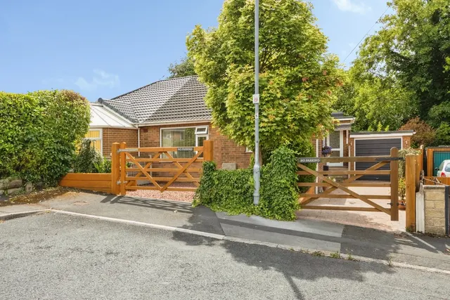 Howard Crescent, Durkar, Wakefield, West Yorkshire, WF4, photo 1