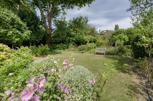 Photo 3 — Greville Place, St John's Wood NW6, London, NW6 5JP