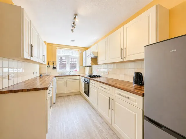 Staines Road, Hounslow, TW4, photo 3
