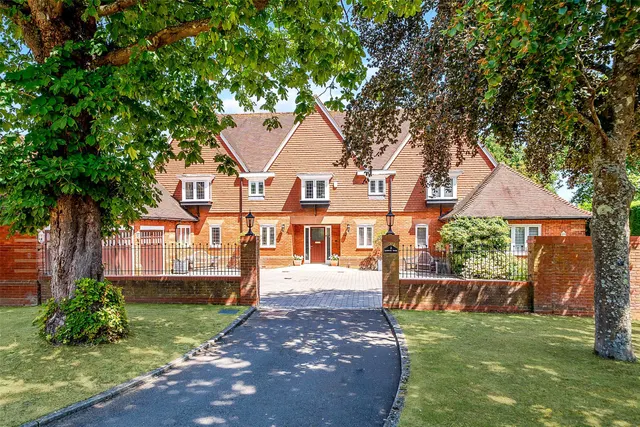 Rykens Lane, Betchworth, RH3, photo 1