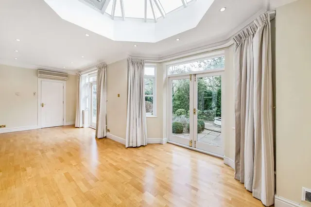 Photo 2 — Wyatt Drive, Barnes, London, SW13 8AL