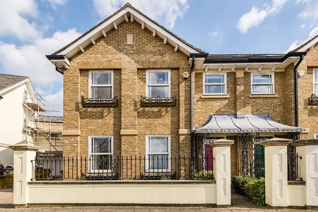 5 bedroom house — Wyatt Drive, Barnes, London, SW13 8AL