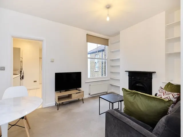 Photo 2 — Edgington Road London SW16