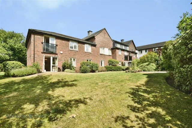 Wilmslow Road, Handforth, SK9, photo 1