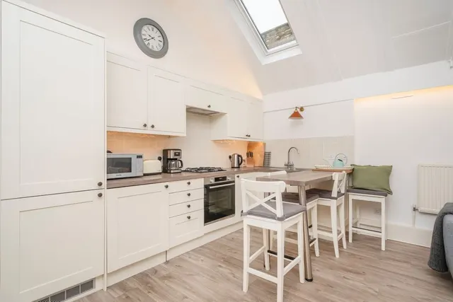 The Avenue, W4, photo 3
