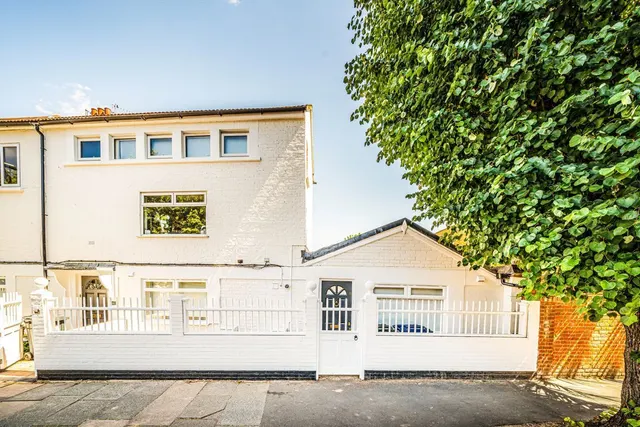 The Avenue, W4, photo 1