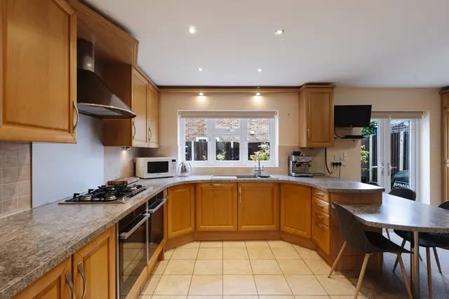 Upminster, RM14, photo 2