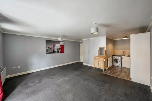 Swan Court, Askern, DN6, photo 2