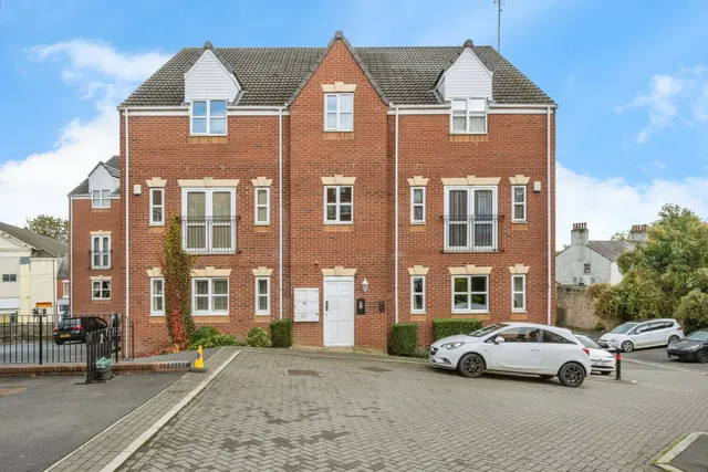 Swan Court, Askern, DN6, photo 1