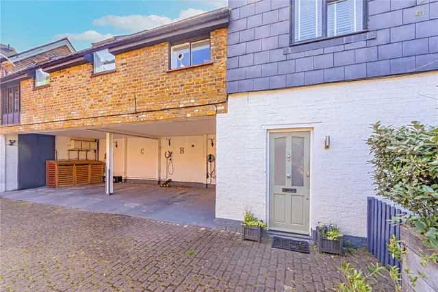 Station Road, Hampton, London, TW12 2AX, photo 1
