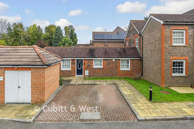 Kings Road, Horsham, RH13, photo 2