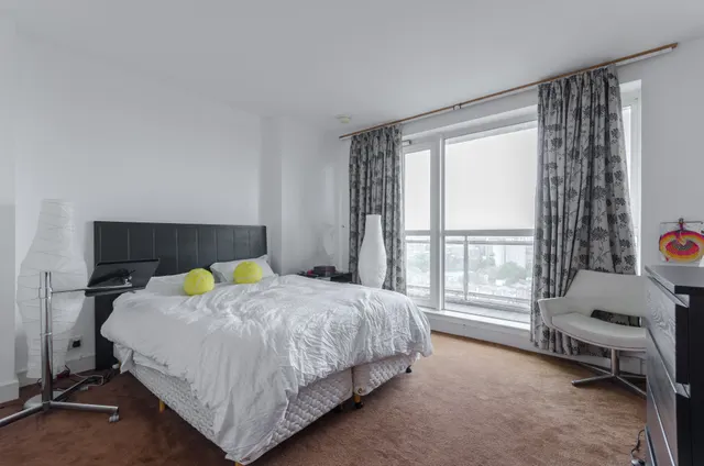Photo 3 — 124 Eaton House, 38 Westferry Circus, London