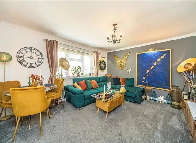 Photo 2 — Restons Crescent, Avery Hill, SE9