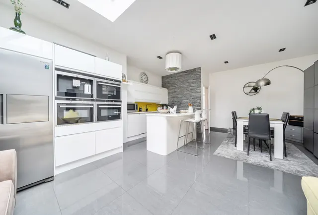 Photo 2 — Havering Road, Romford, RM1 4QU