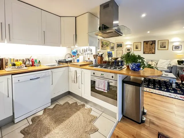 Photo 3 — Macroom Road, Maida Vale, W9 3HY