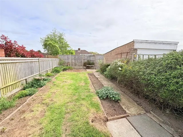 Photo 2 — Mayfield Close, Stubbington, Fareham