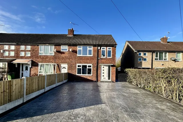 Bruntwood Lane, Cheadle, photo 1
