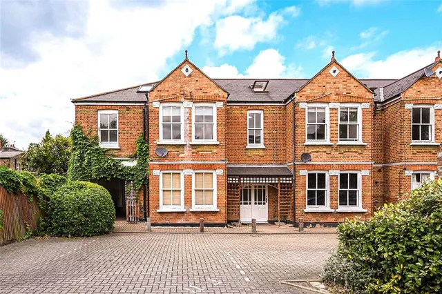 Photo 3 — Steele Road, London, W4 5AD