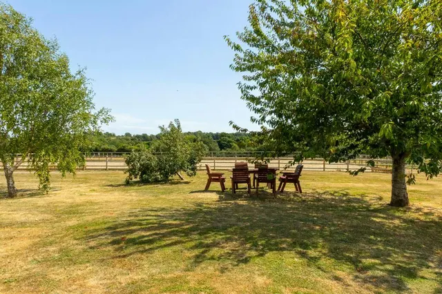 East Langdon Road, Guston, CT15, photo 3