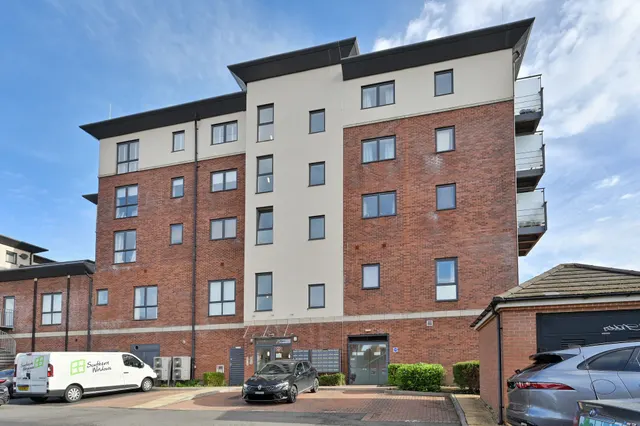 Leavesden, WD25, photo 1