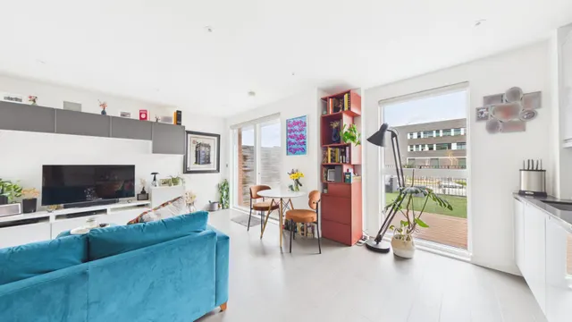 Lismore Boulevard, NW9, photo 1