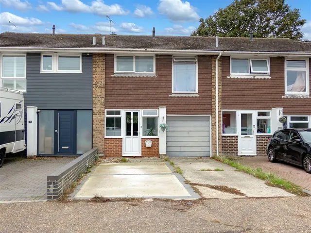 Byron Road, Rustington, photo 1
