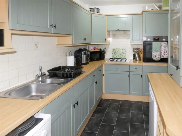 Byron Road, Rustington, photo 3