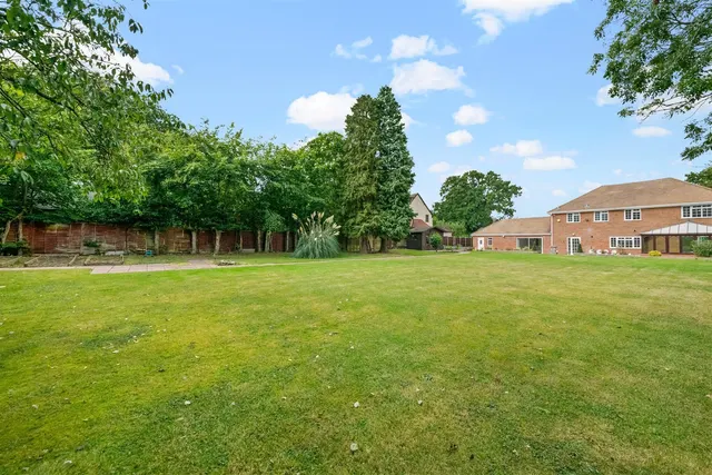 Vine Grove, Hillingdon, photo 3