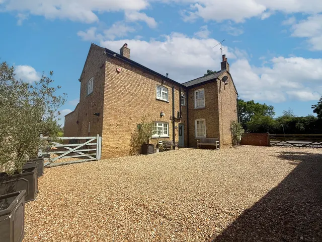 Toddington Road, Tebworth LU7 9QD, photo 1