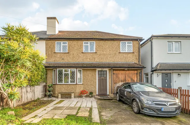 Second Avenue, Walton-On-Thames, KT12, photo 1