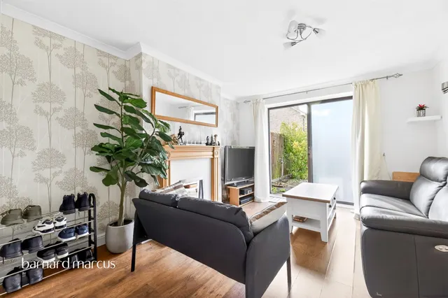 Scotts Farm Road, Epsom, KT19, photo 3