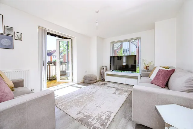Photo 2 — Dukeminster Road, Dunstable, Bedfordshire, LU5